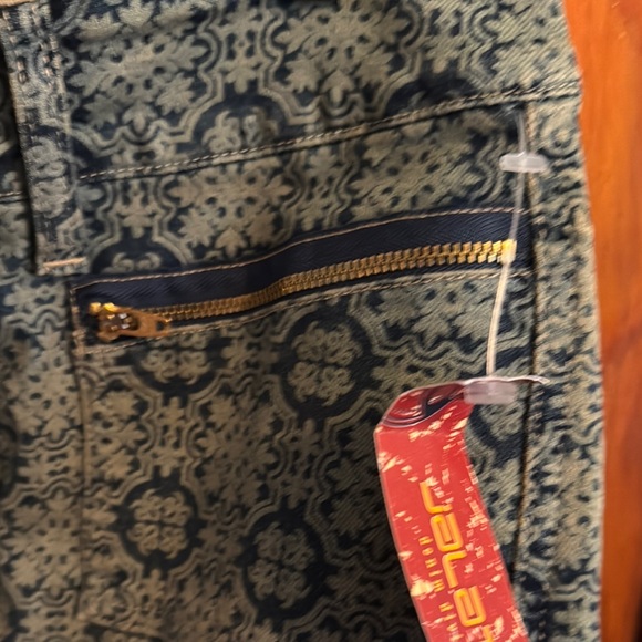 Elegant Patterned Skirt by jalate - Picture 2 of 8